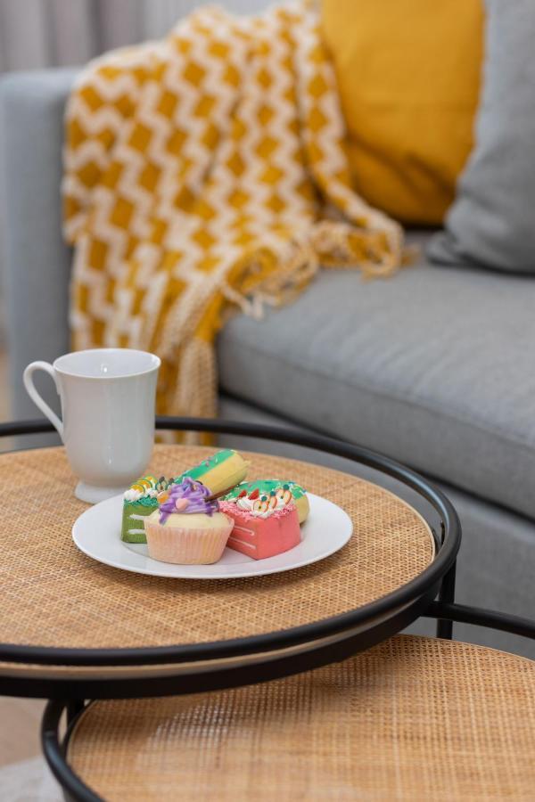 Modern & Bright With Parking And Balcony By Renters Appartement *